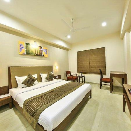 Fabhotel Flora Vastral Ahmedabad Exteriör bild