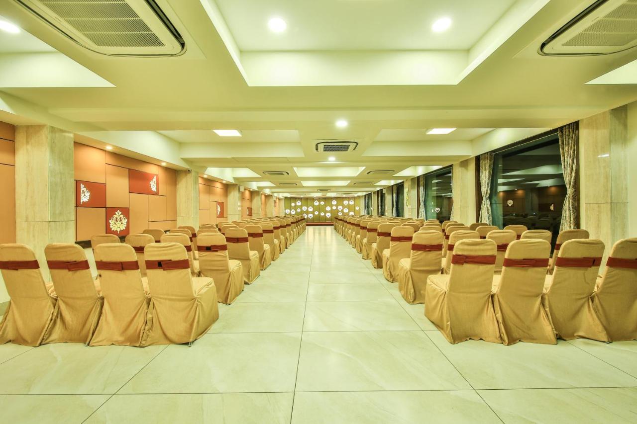 Fabhotel Flora Vastral Ahmedabad Exteriör bild