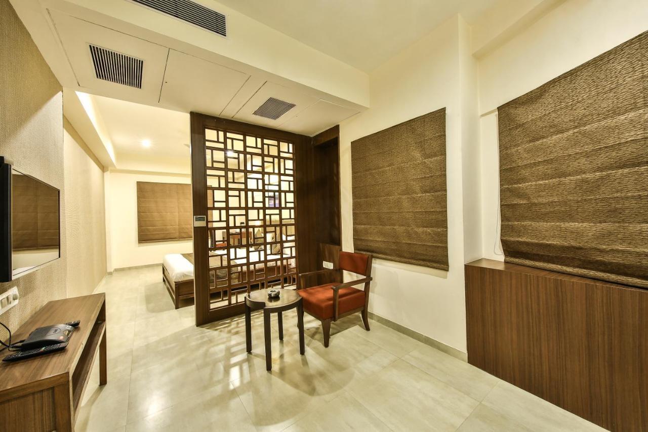 Fabhotel Flora Vastral Ahmedabad Exteriör bild