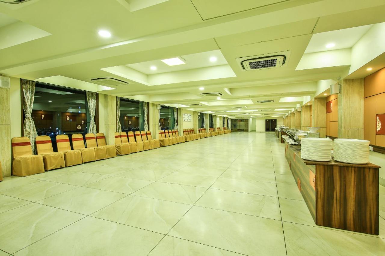 Fabhotel Flora Vastral Ahmedabad Exteriör bild