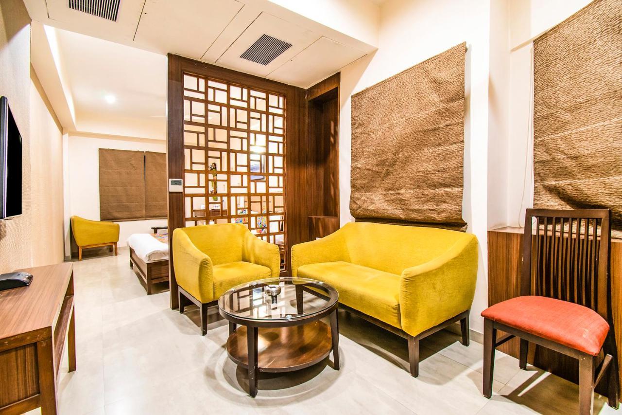 Fabhotel Flora Vastral Ahmedabad Exteriör bild